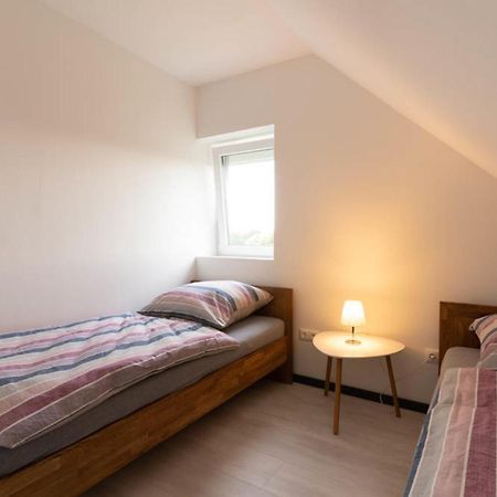 Ferienwohnung 140 Qm Ostfrieslandnordsee Fuer 1-6 Personen - Suedbrookmerland エクステリア 写真
